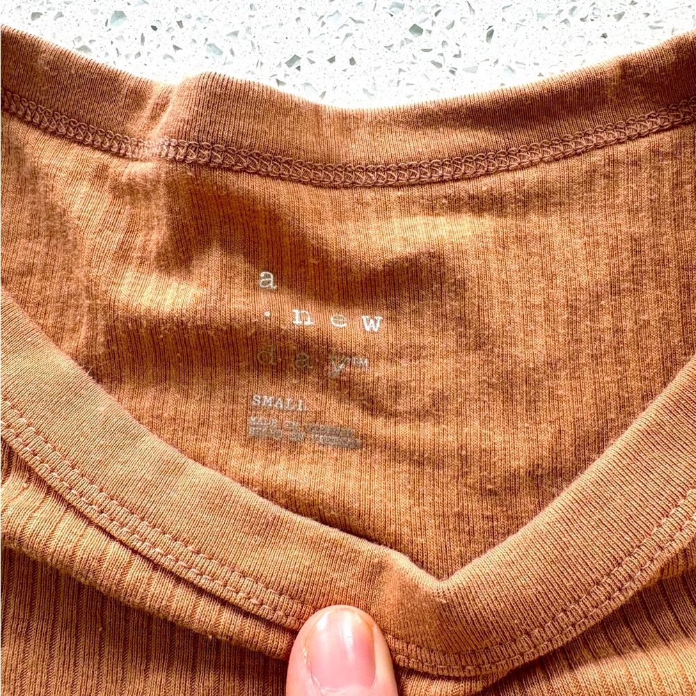 EUC A New Day ribbed S/S fitted top